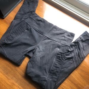Athleta powervita leggings with pockets!